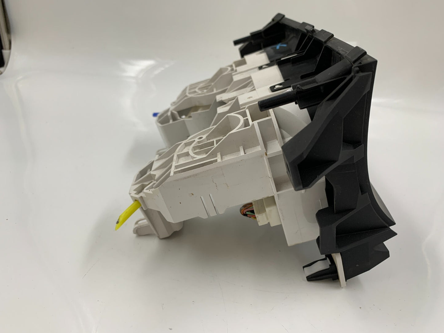 2012-2013 Mazda 3 AC Heater Climate Control Unit OEM D03B23050