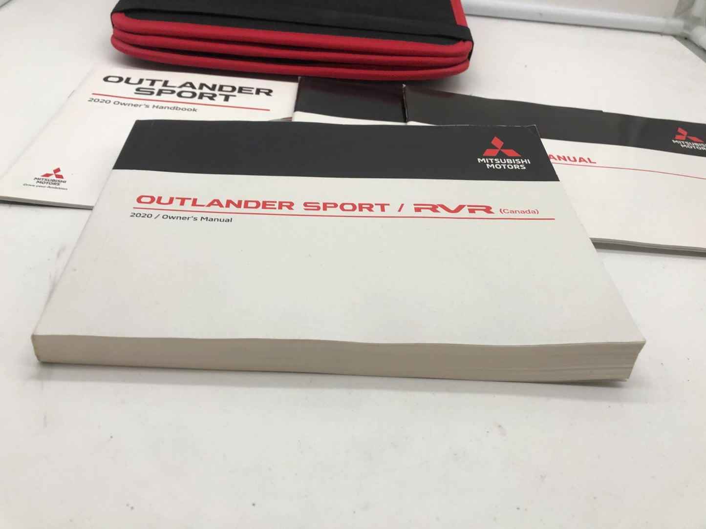 2020 Mitsubishi Outlander Owners Manual Set with Case OEM B03B22002