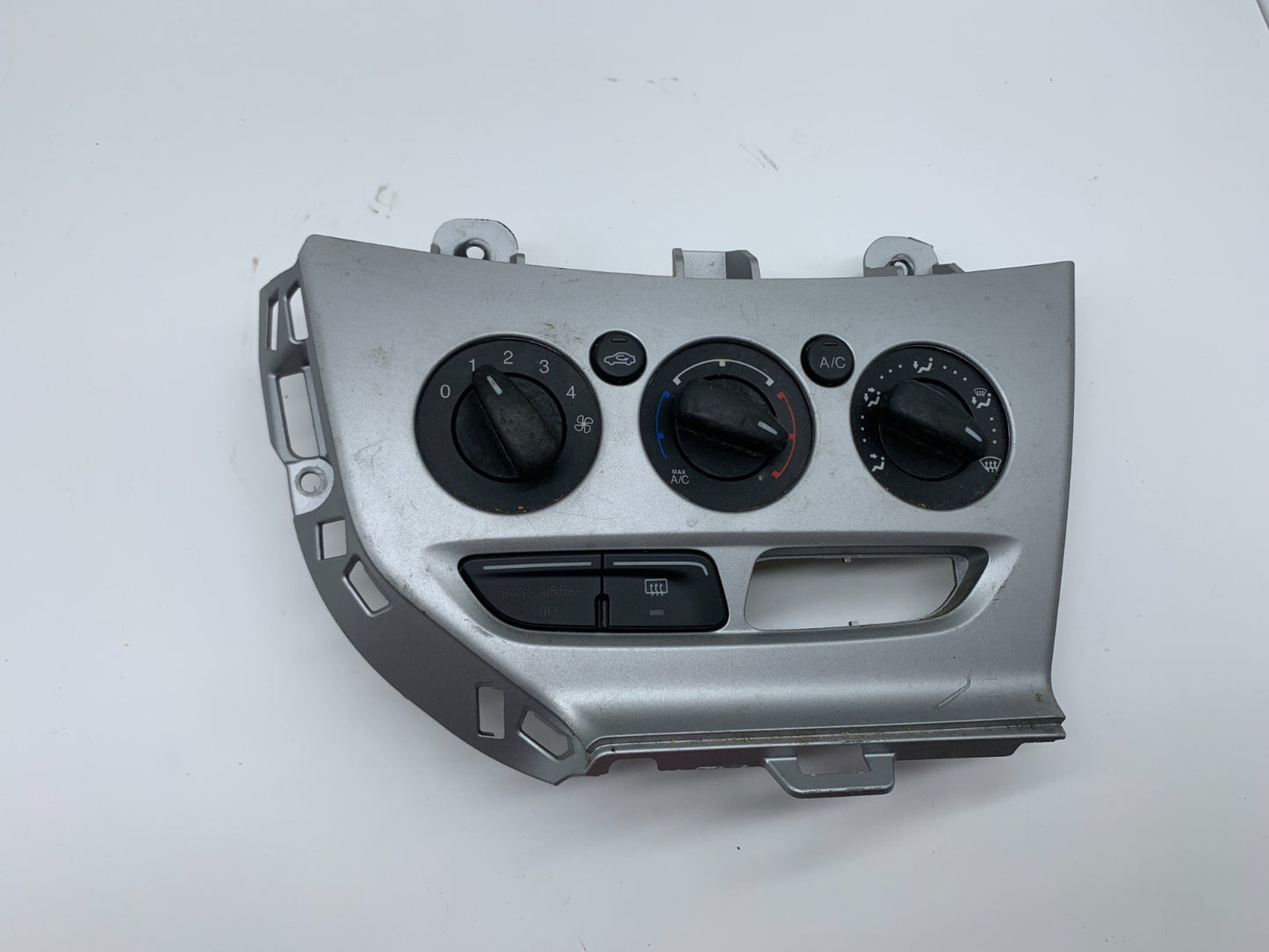 2012 Ford Focus AC Heater Climate Control Temperature Unit OEM C04B03007
