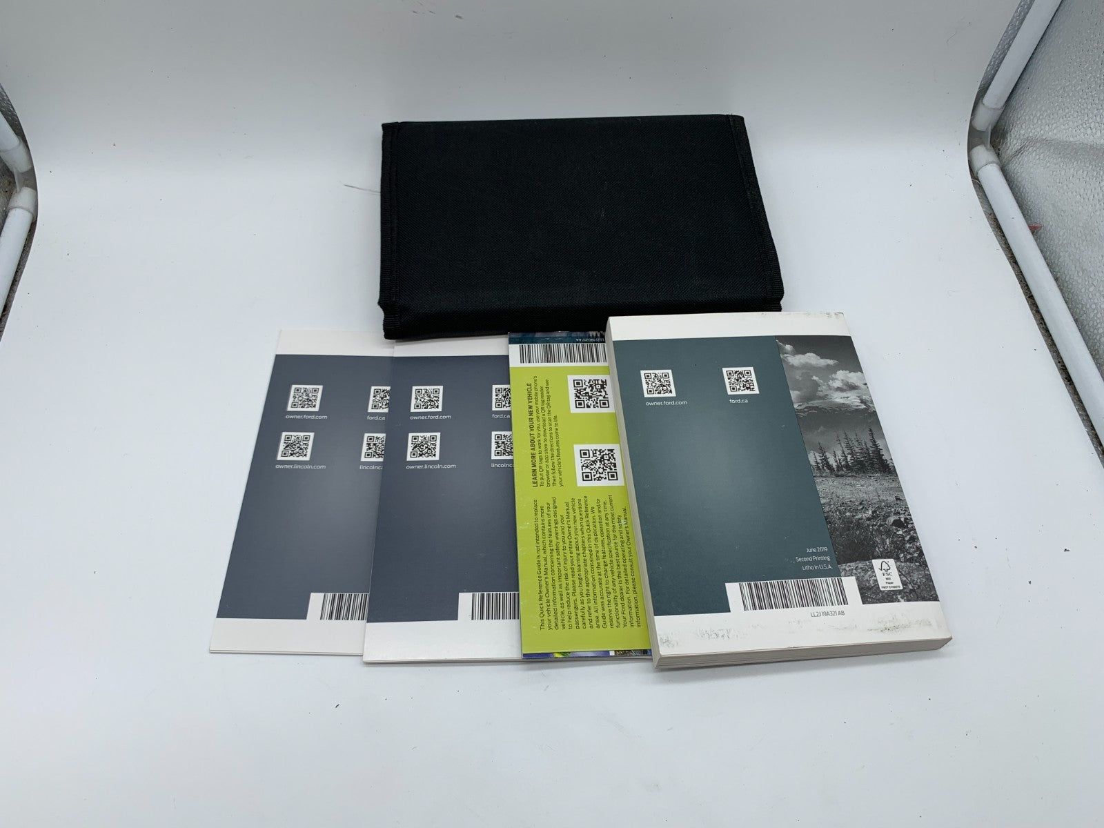 2020 Ford Explorer Owners Manual Set with Case OEM A01B51005