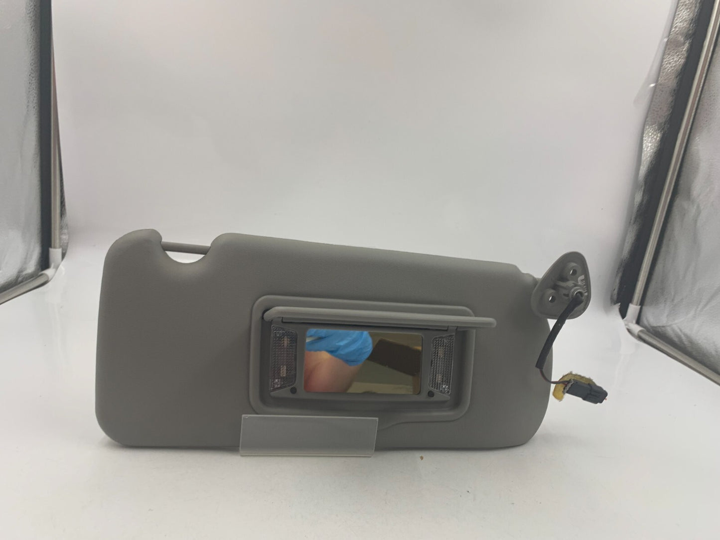 2007-2009 Cadillac SRX Passenger Sun Visor Illuminated Gray OEM D02B33080