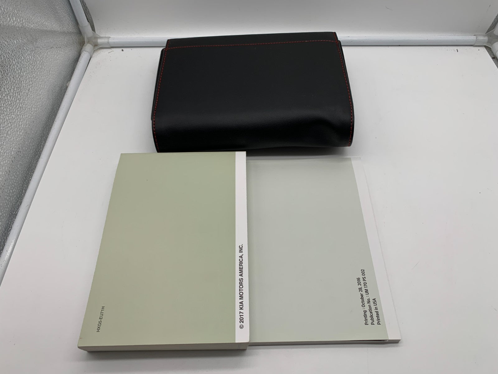 2017 Kia Sorento Owners Manual Set with Case OEM C01B47007