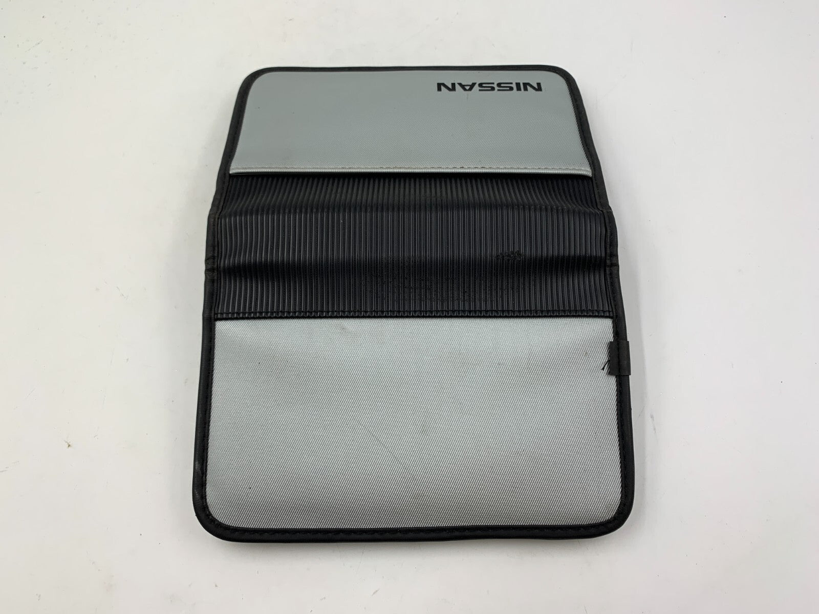 2006 Nissan Maxima Owners Manual Set with Case OEM B02B38083