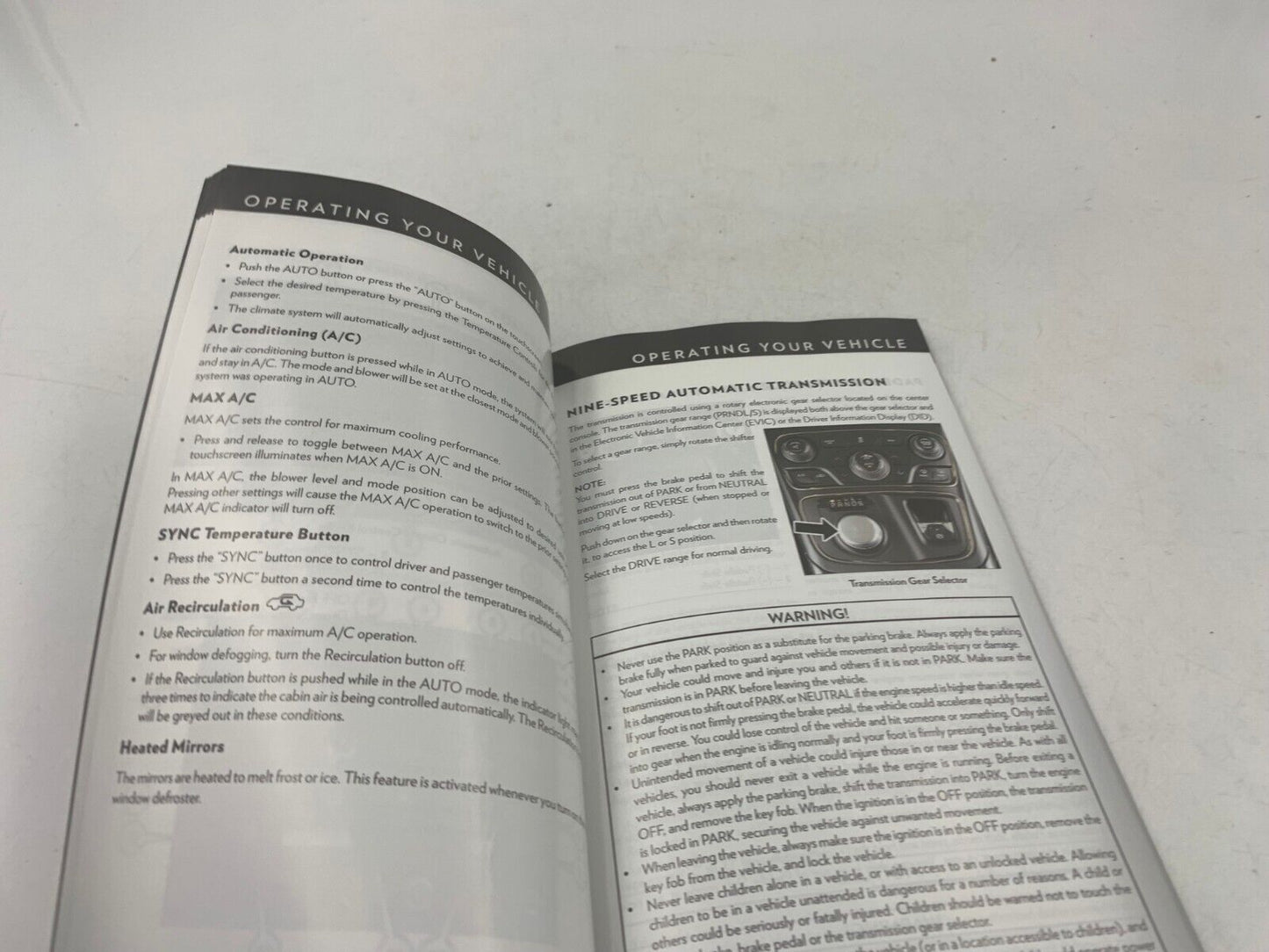 2015 Chrysler 200 Owners Manual Set with Case OEM E03B58011