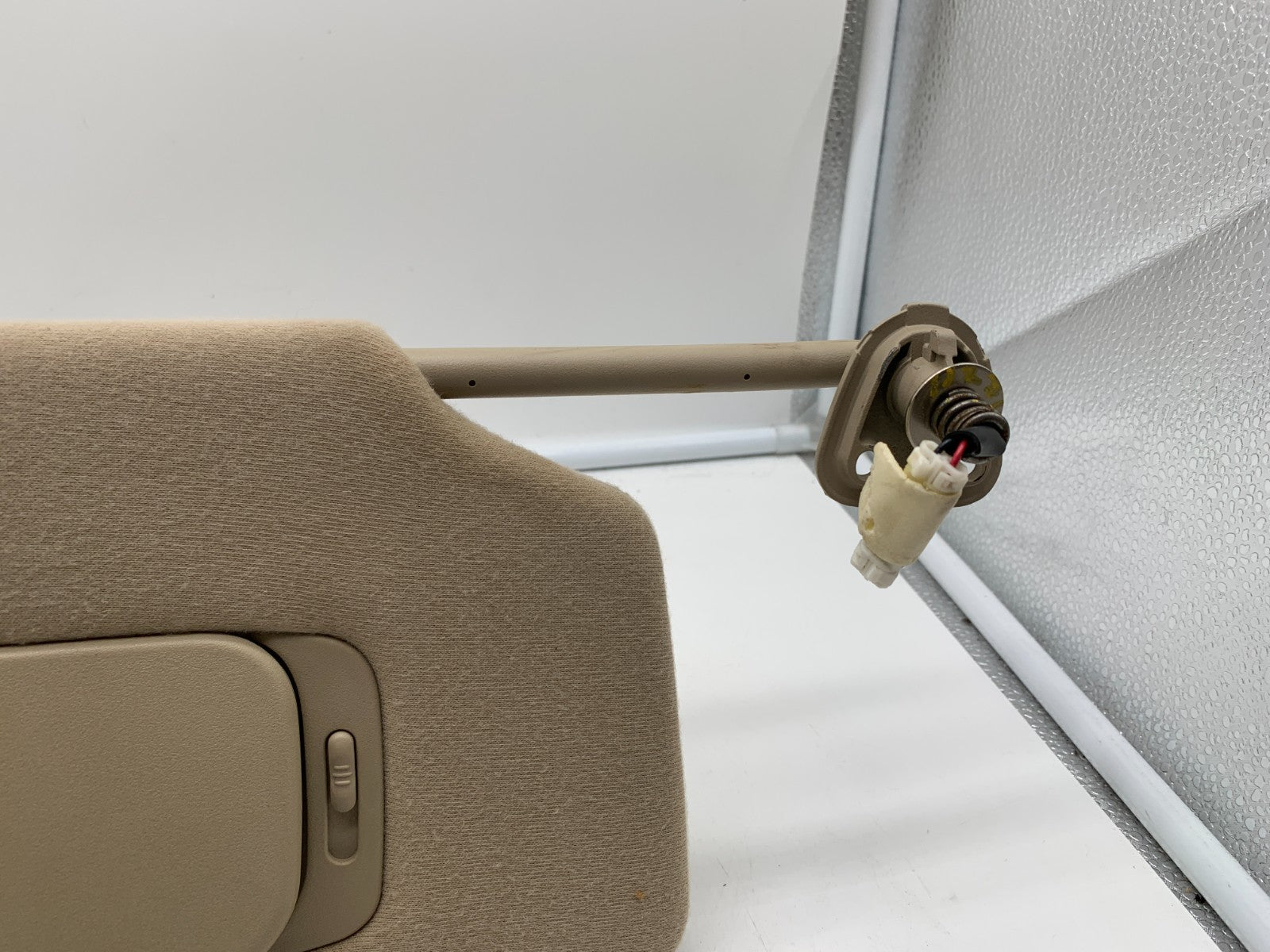 2005-2012 Toyota Avalon Passenger Sun Visor Beige Illuminated OEM A03B06003