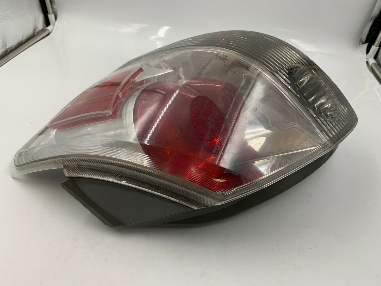 2003-2004 Toyota Matrix Passenger Side Taillight Tail Light OEM E02B67002