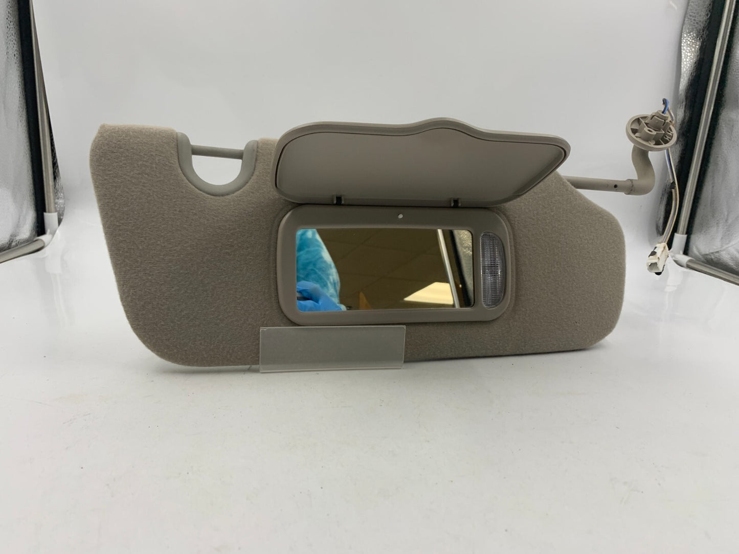 2004-2007 Jeep Liberty Passenger Sun Visor Gray Illuminated OEM C01B17052