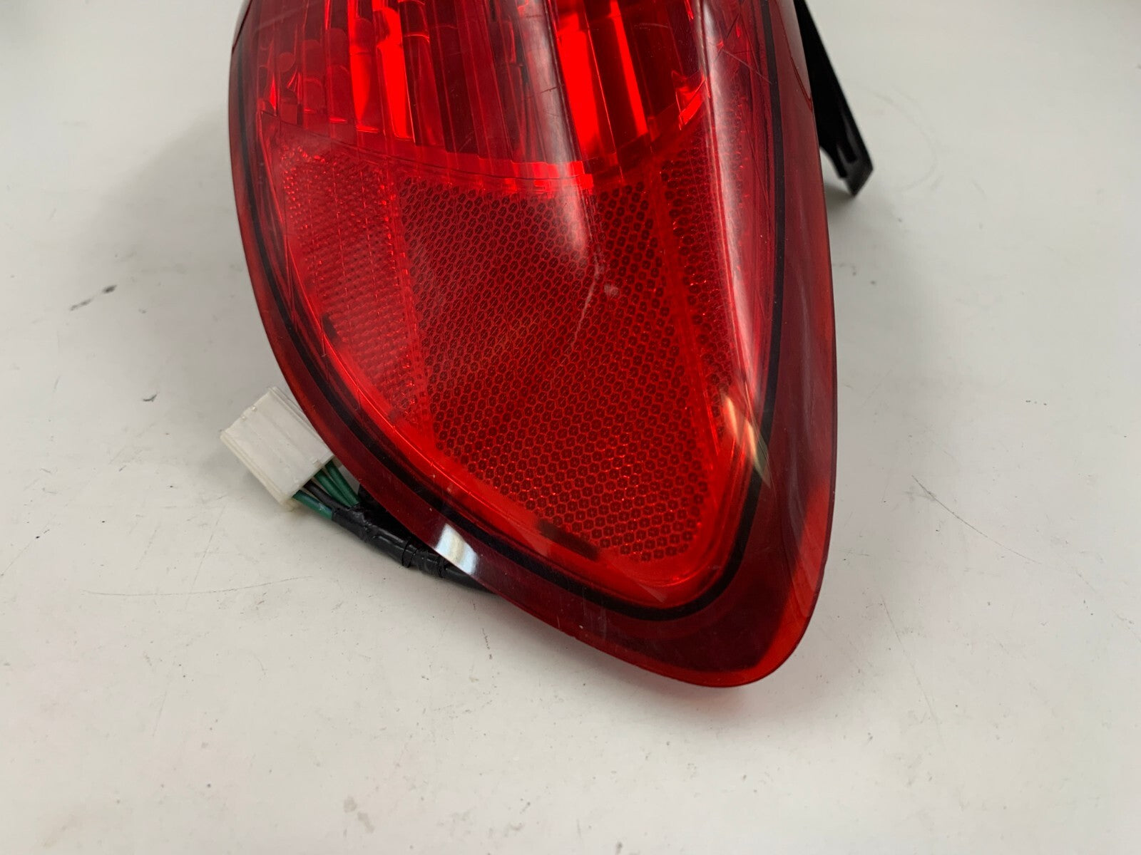 2007 Subaru Tribeca Passenger Side Tail Light Taillight OEM E02B59003