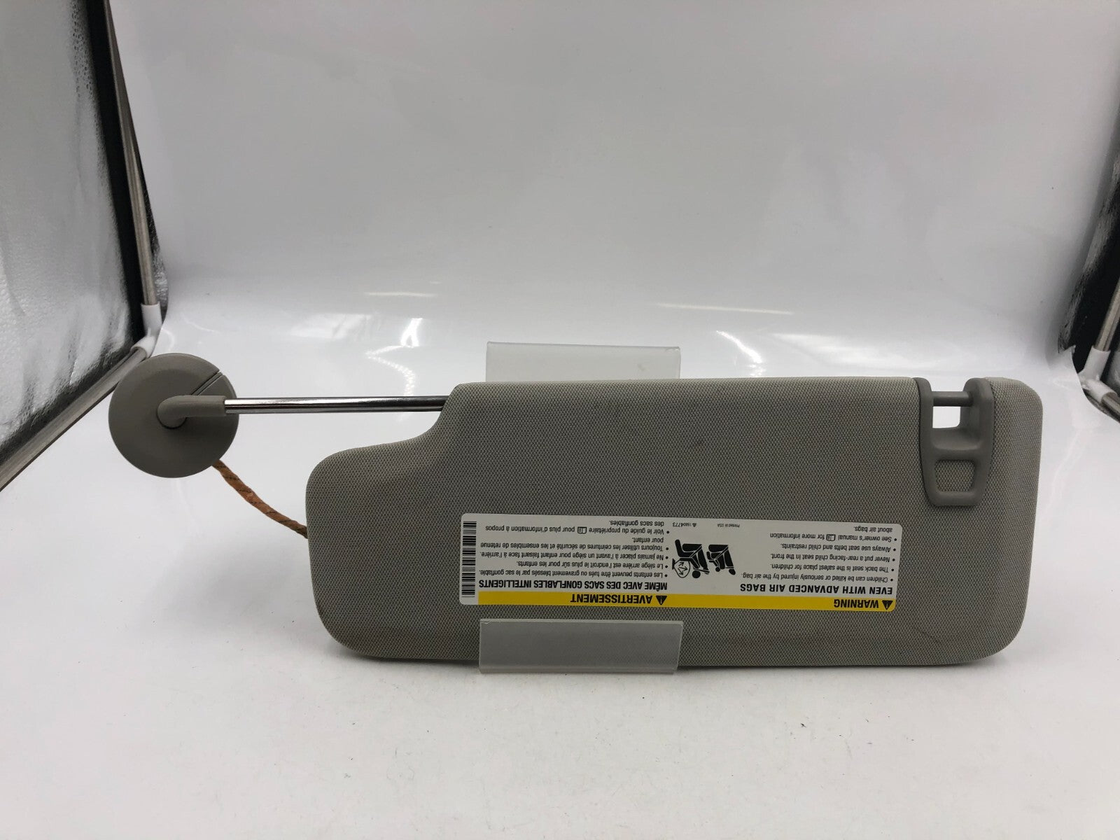 2013-2016 Chevrolet Malibu Passenger Sunvisor Gray Illuminated OEM D01B18072