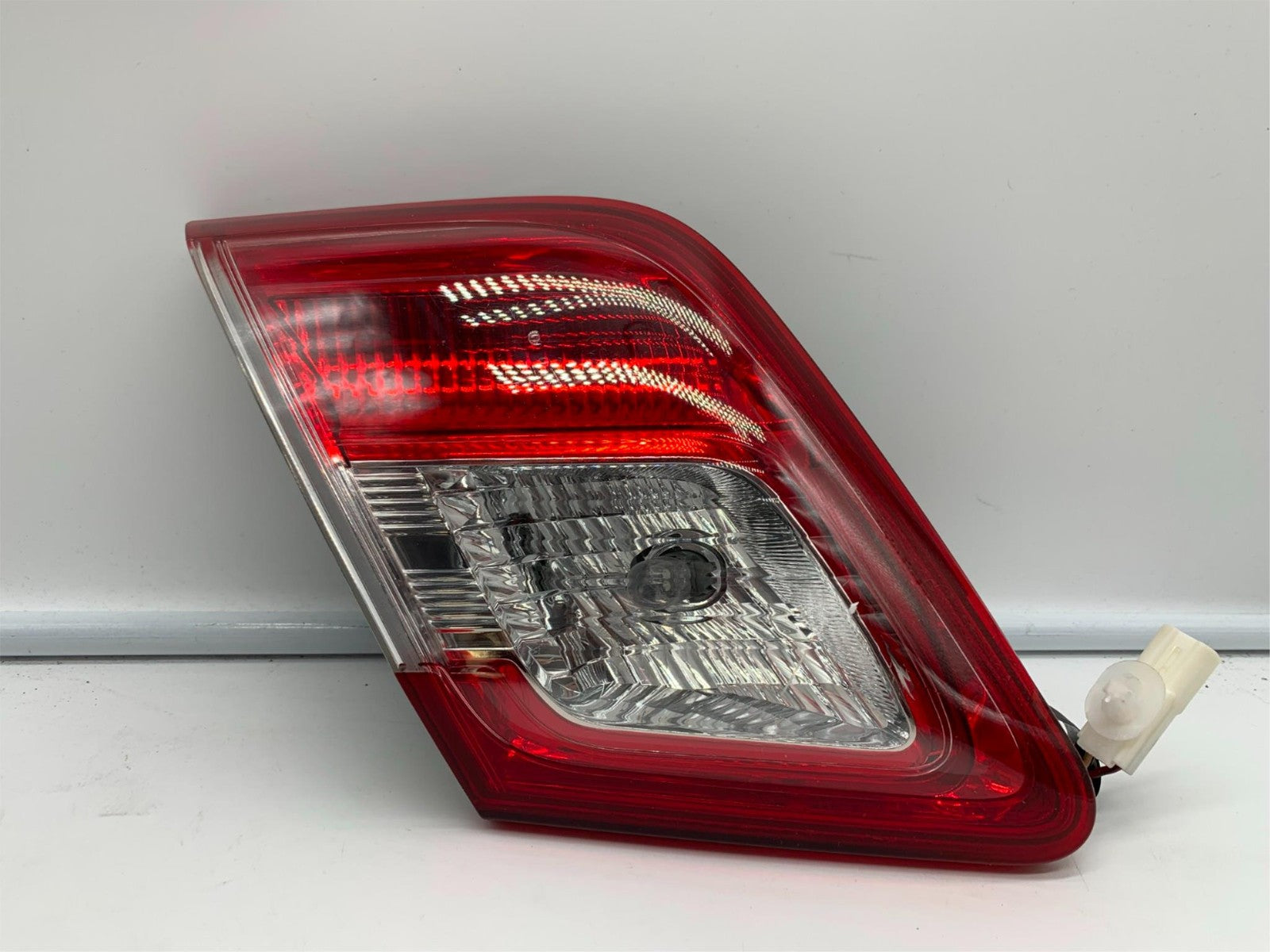 2010-2011 Toyota Camry Passenger Side Trunklid Tail Light Taillight C01B26017