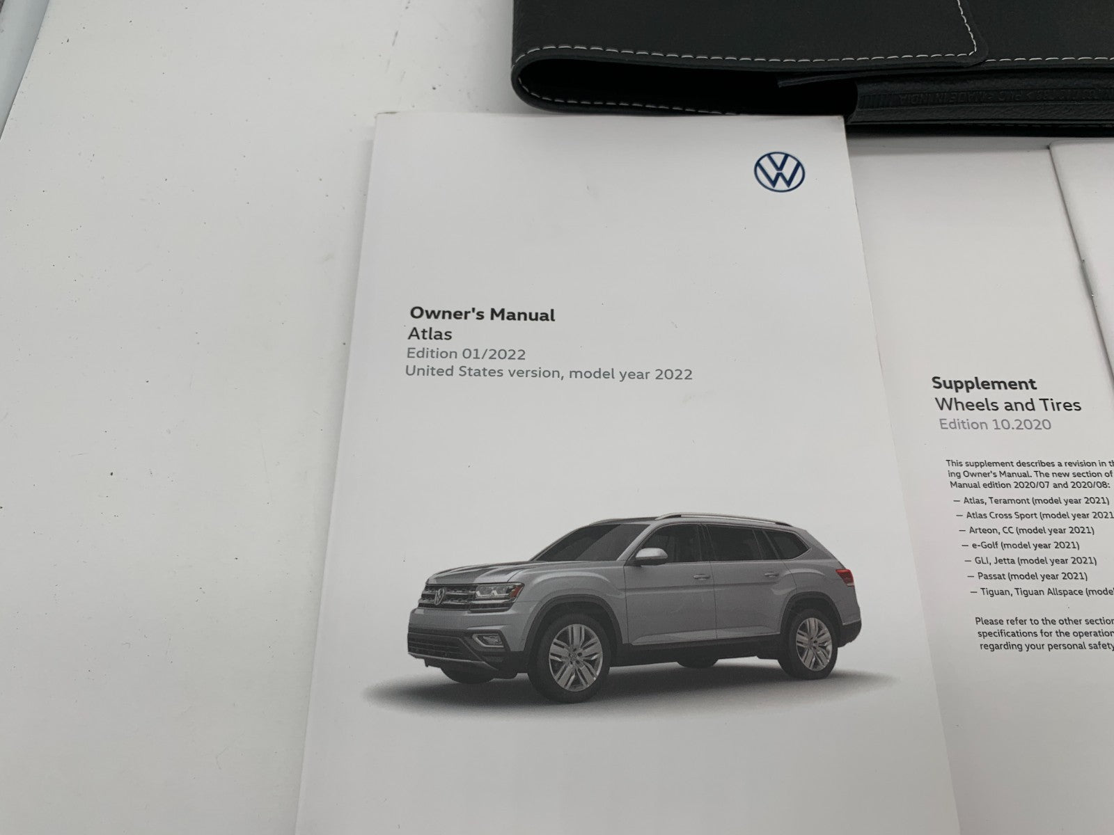 2022 Volkswagen Atlas Owners Manual Set with Case OEM C02B14054