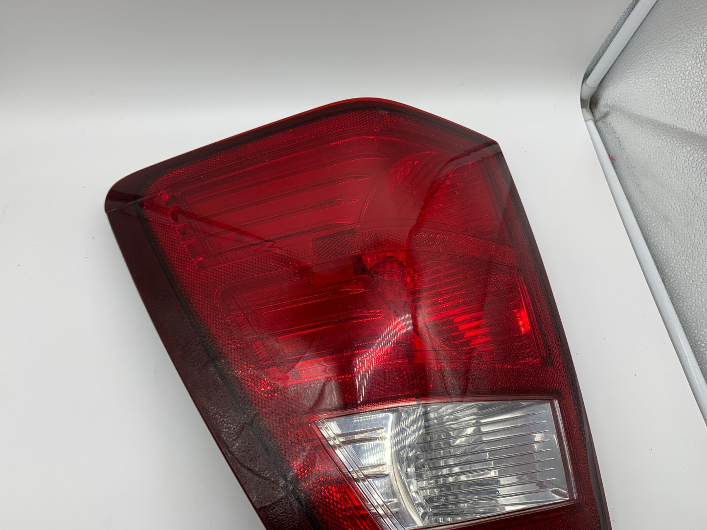 2007-2010 Jeep Grand Cherokee Driver Side Tail Light Taillight OEM C02B21001