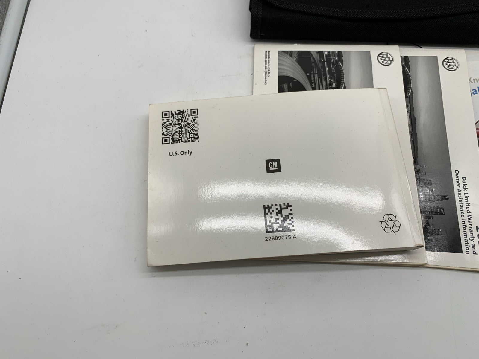 2014 Buick Regal Owners Manual Set with Case OEM B04B25015