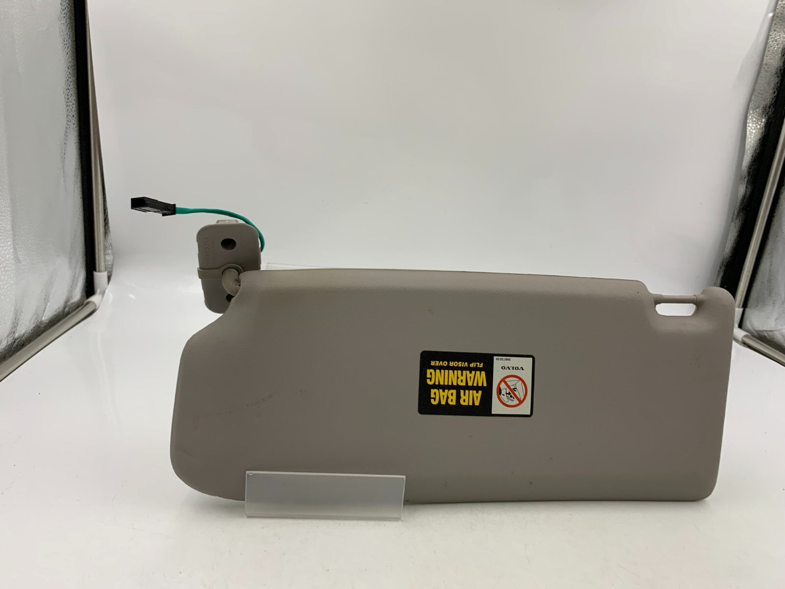 2004-2006 Volvo V40 Passenger Sun Visor Gray Illuminated OEM B01B54008
