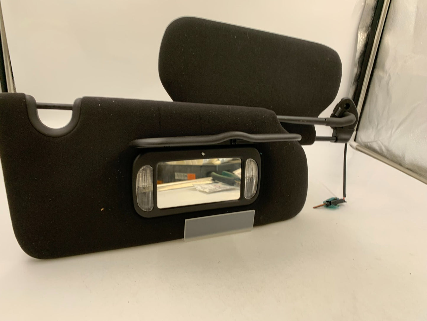2006-2007 Cadillac DTS Passenger Sun Visor Black Illuminated OEM B03B05081