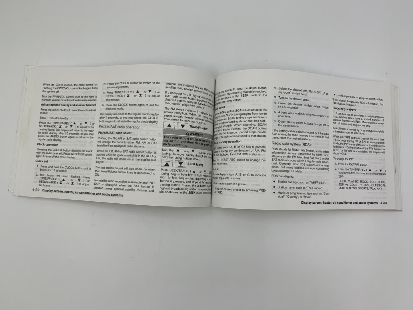 2005 Nissan Altima Owners Manual Set with Case OEM B04B33040