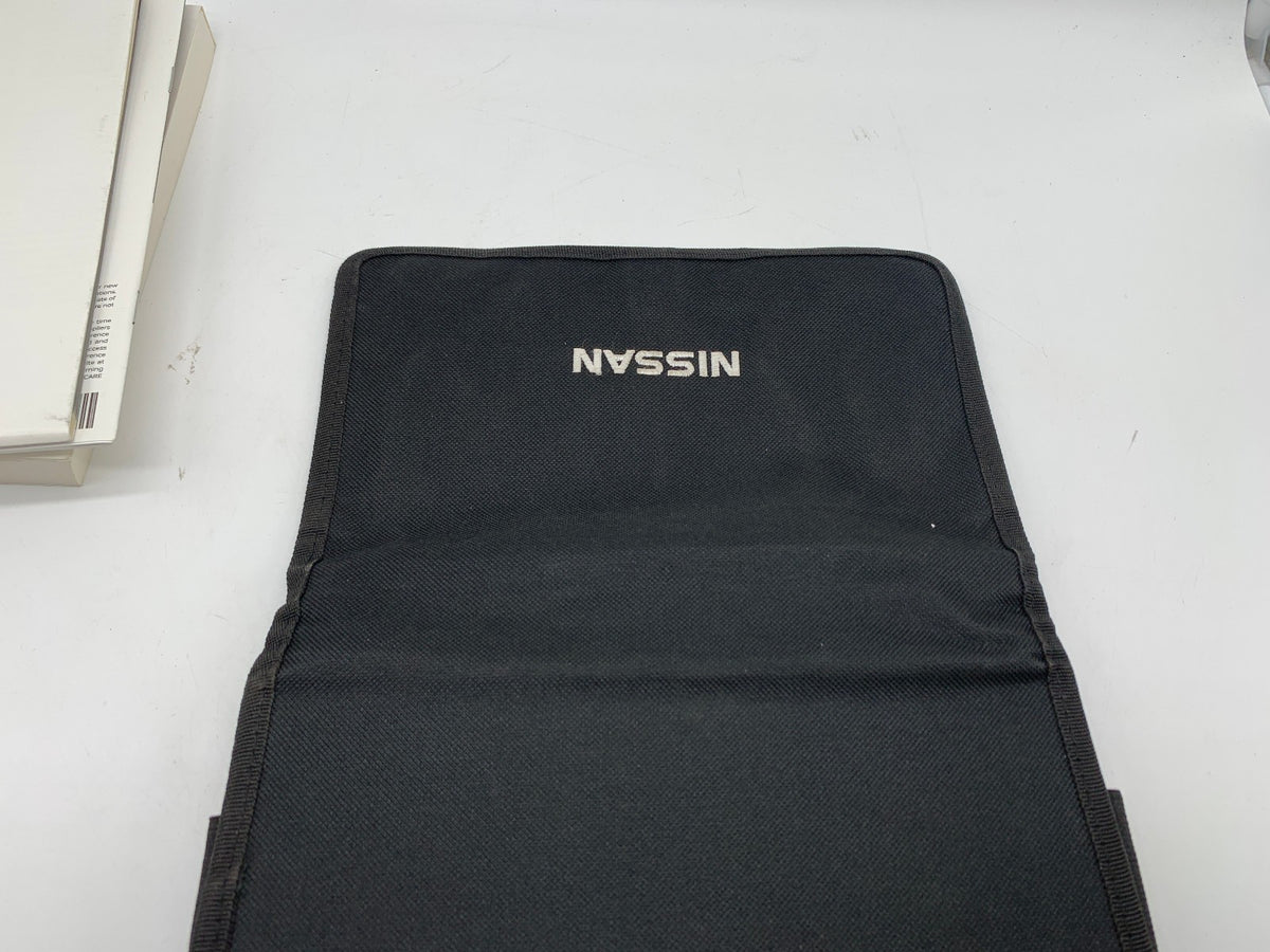 2018 Nissan Rogue Sport Owners Manual Set with Case OEM R01B24003