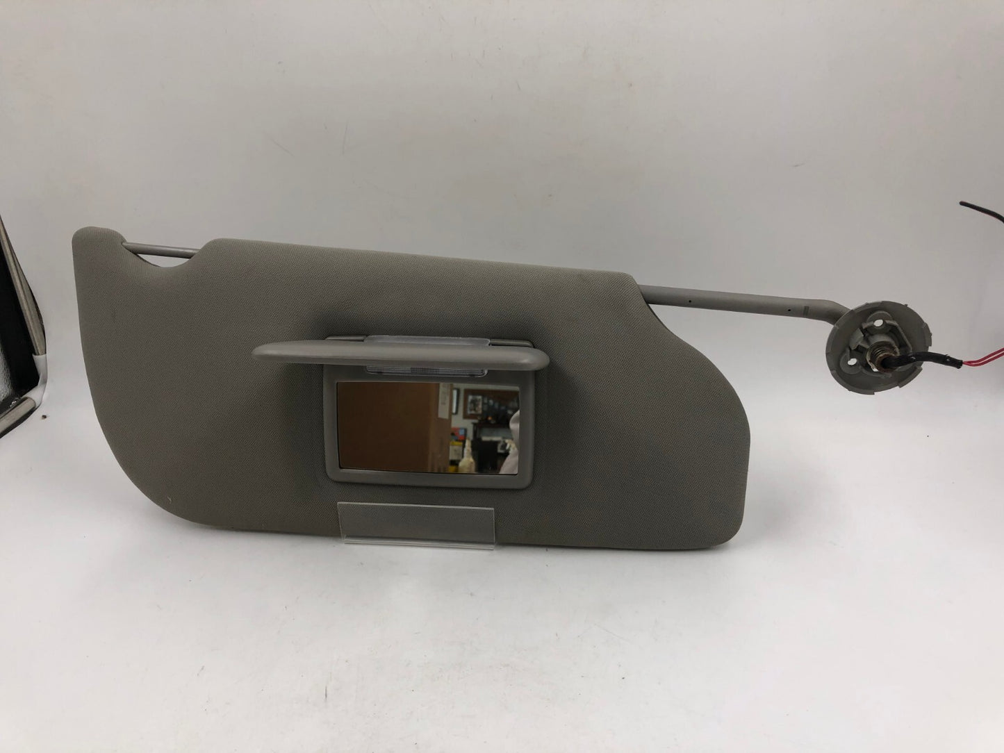 2005-2009 Pontiac Montana Passenger Sun Visor Gray Illuminated OEM D01B23066