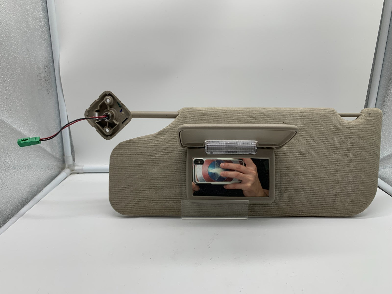 2010-2011 Ford Taurus Driver Sun Visor Tan Illuminated OEM B04B36008
