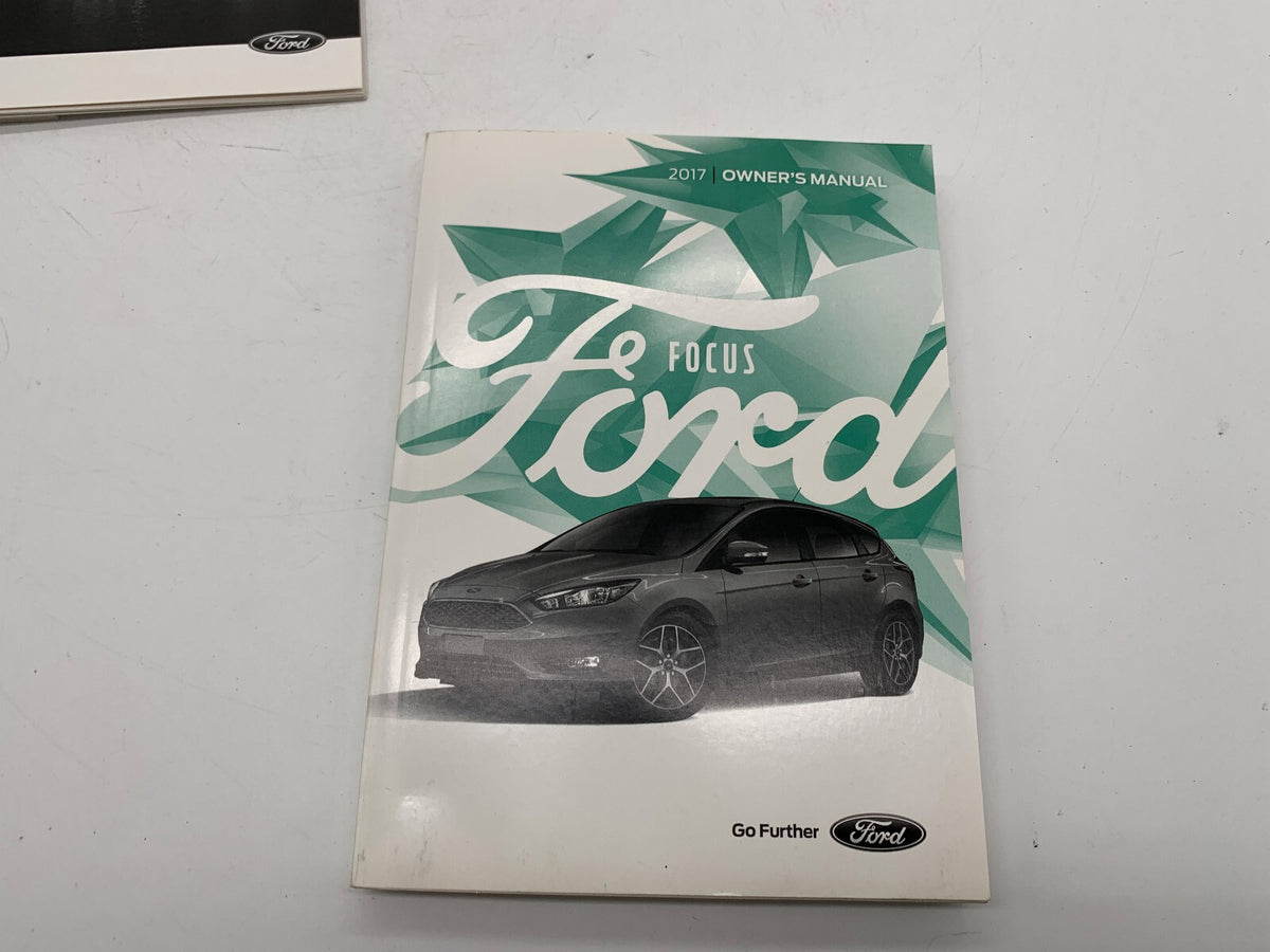 2017 Ford Focus Owners Manual Set with Case OEM R01B32008