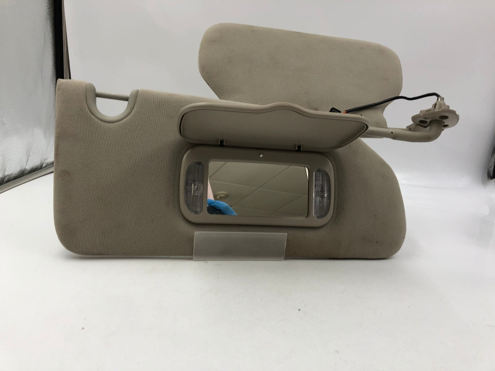 2006-2007 Cadillac DTS Passenger Sun Visor Beige Illuminated OEM A03B09040