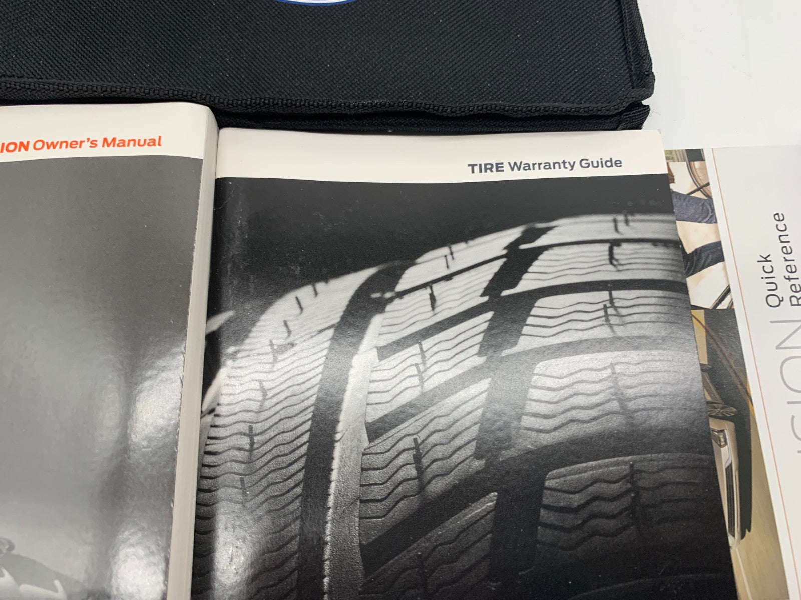 2020 Ford Fusion Owners Manual Set with Case OEM D03B43002