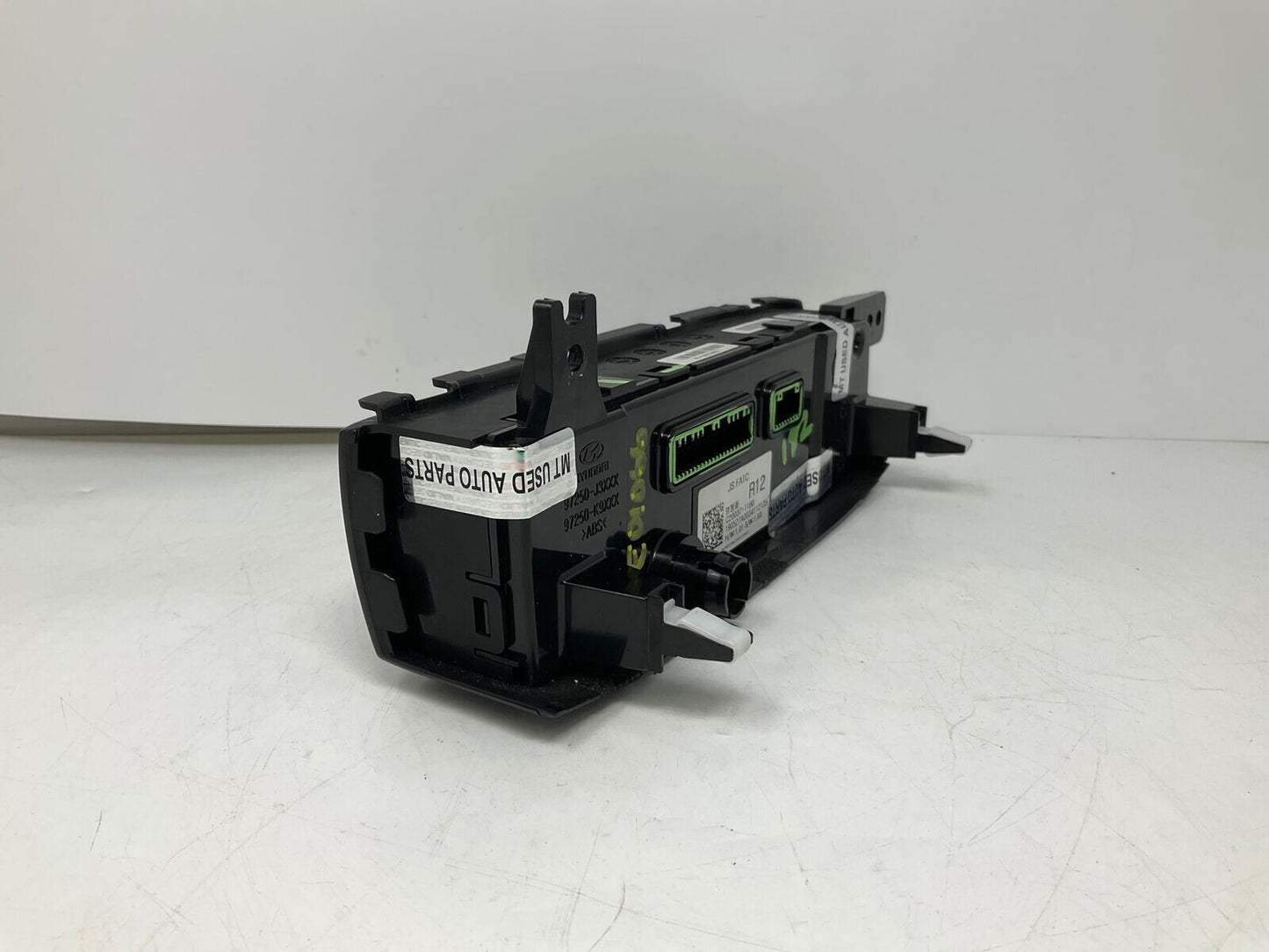 2019-2020 Hyundai Veloster Heater Climate Control Unit OEM A01B28062