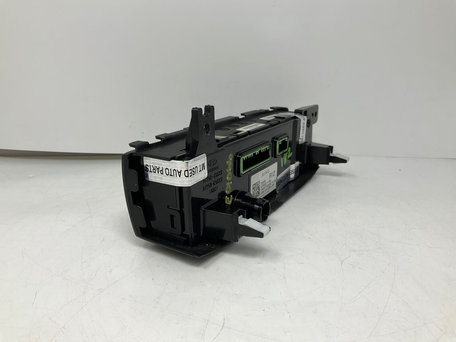 2019-2020 Hyundai Veloster Heater Climate Control Unit OEM A01B28062