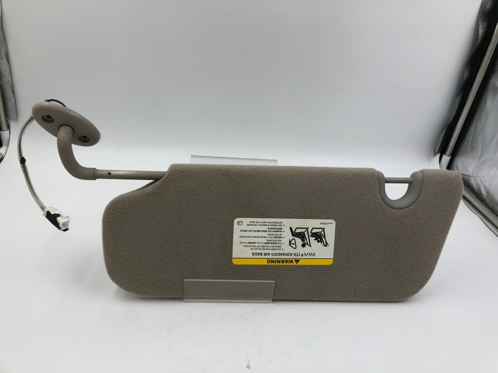 2004-2007 Jeep Liberty Passenger Sun Visor Gray Illuminated OEM C01B17052