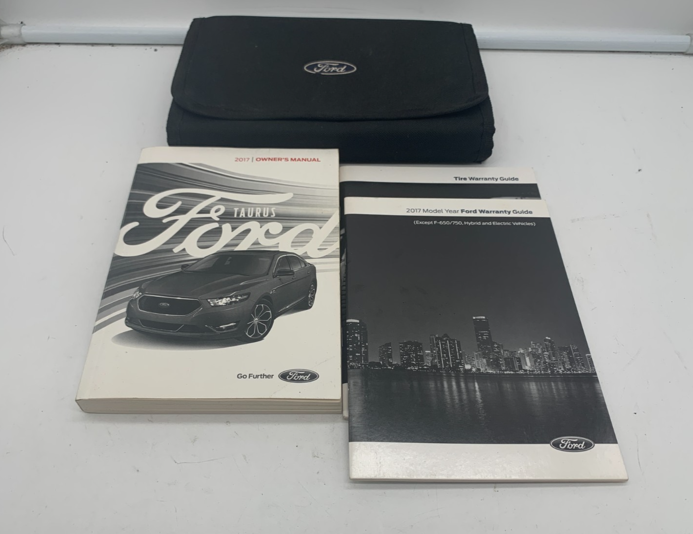 2017 Ford Taurus Owners Manual Set with Case OEM B03B38008