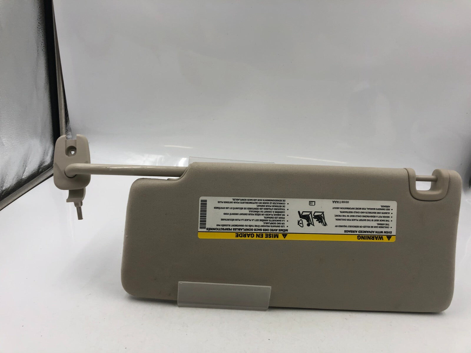 2016-2017 Chrysler 200 Sedan Passenger Sun Visor Gray Illuminated OEM B01B16039