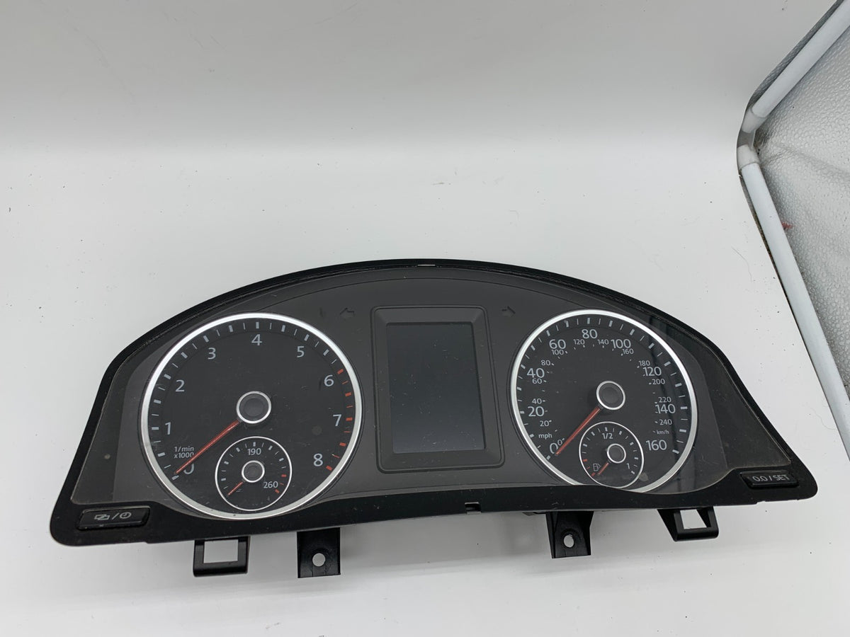 2013-2017 Volkswagen Tiguan Speedometer Cluster 90660 Miles A02B25006