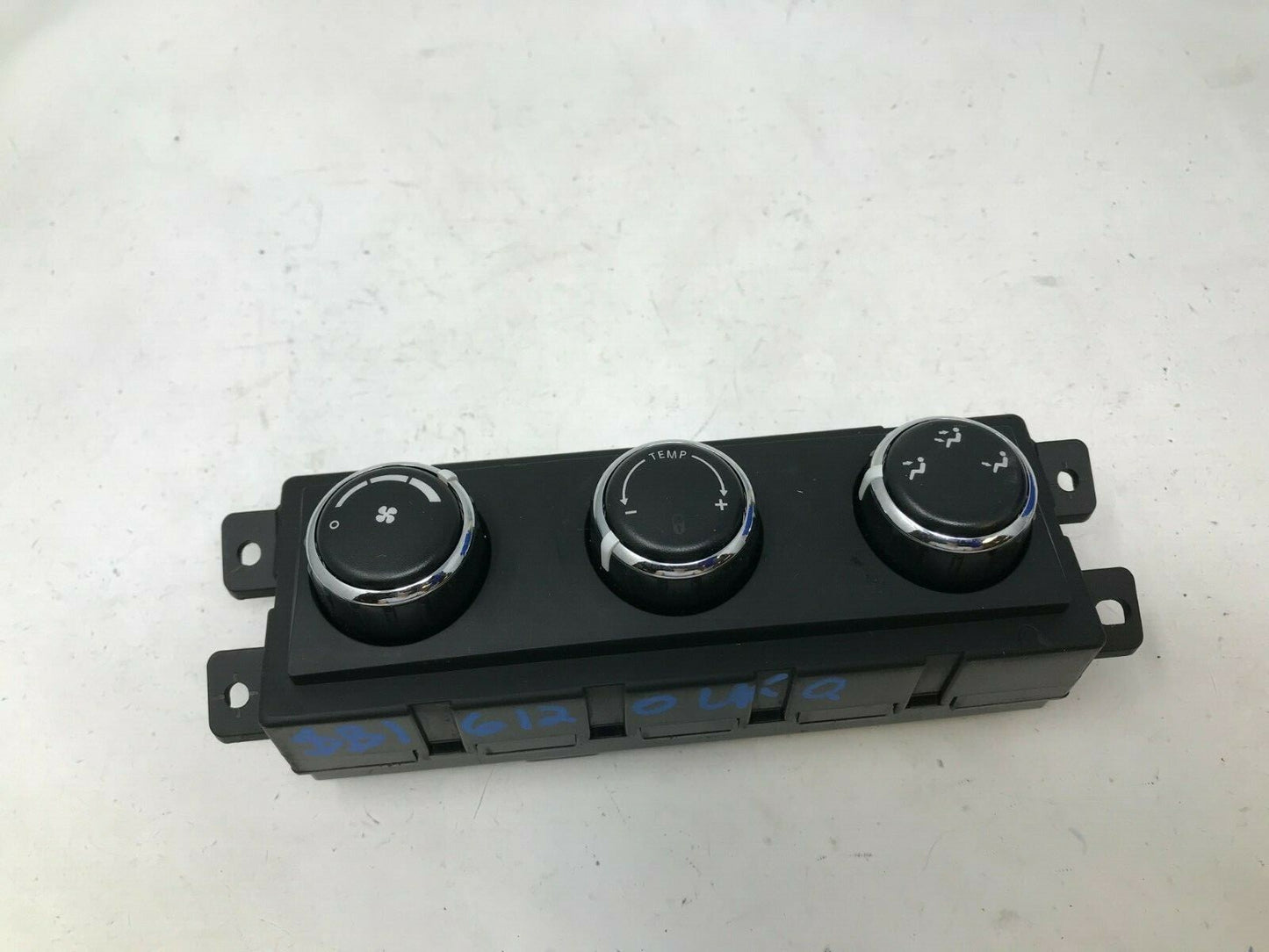 2009-2014 Volkswagen Routan AC Heater Climate Control Unit OEM D02B22009