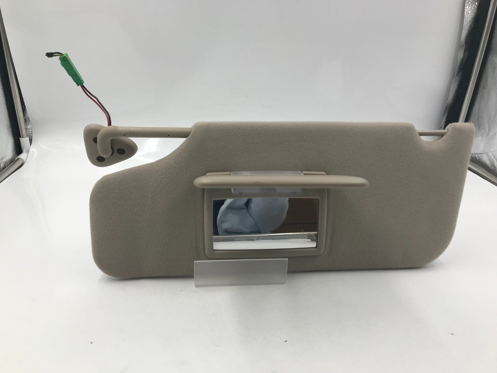 2008-2009 Mercury Sable Driver Sun Visor Sunvisor Gray Illuminated OEM D02B29042