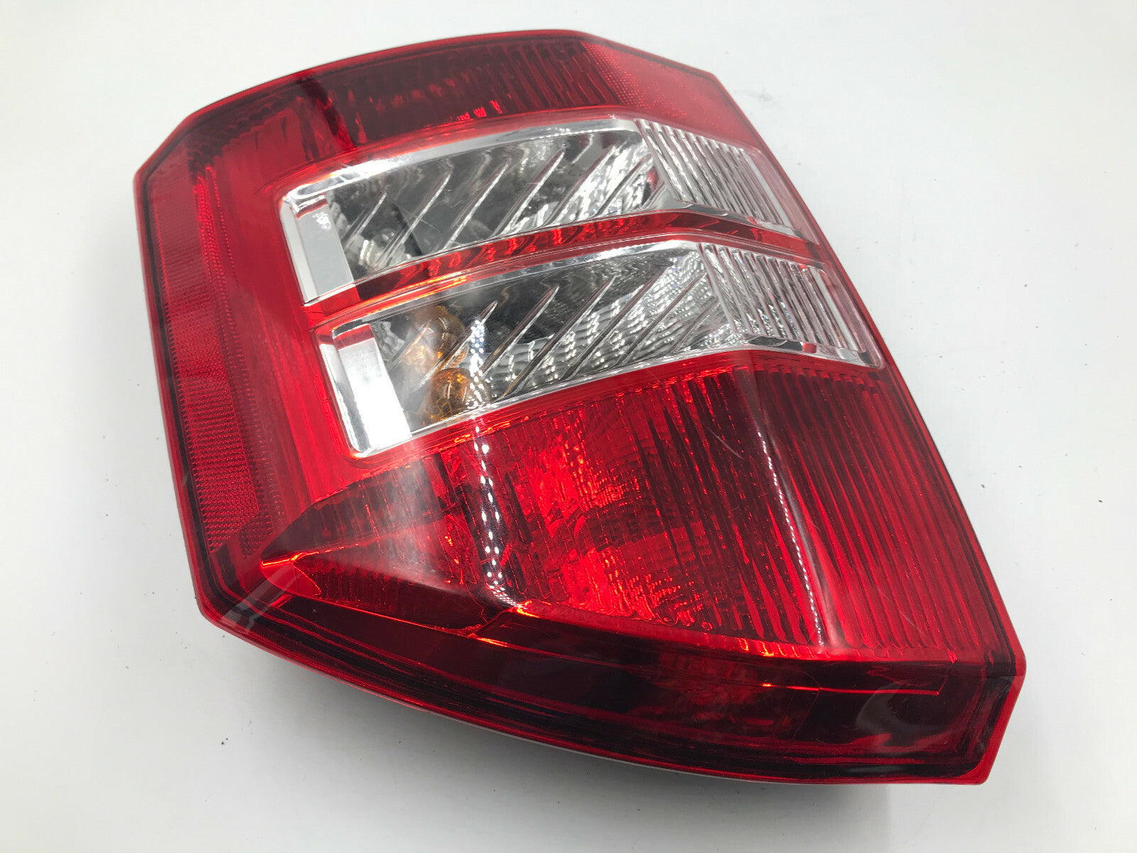 2007-2010 Jeep Compass Passenger Side Tail Light Taillight OEM C03B55009