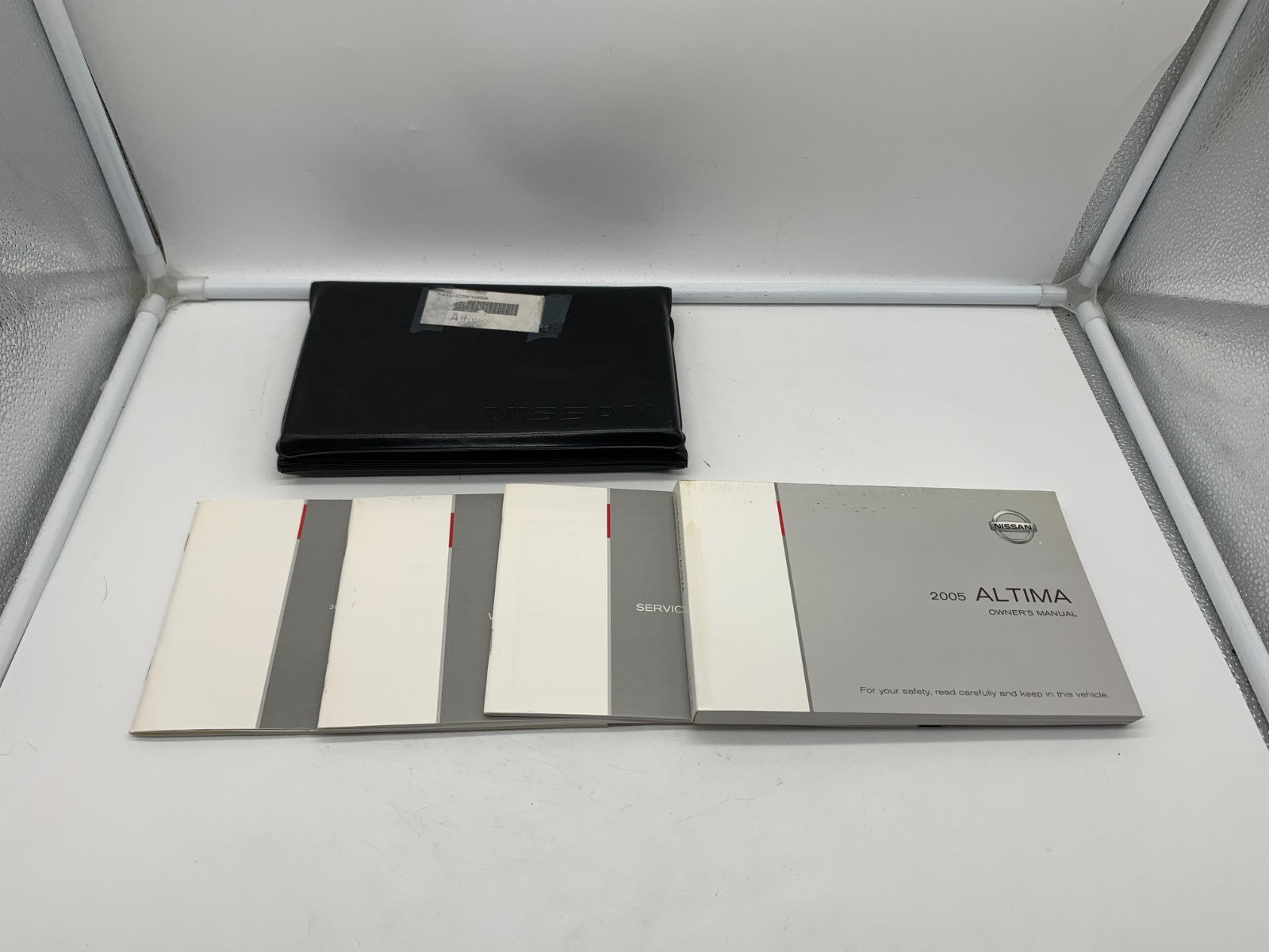 2005 Nissan Altima Owners Manual Set with Case OEM A01B47004
