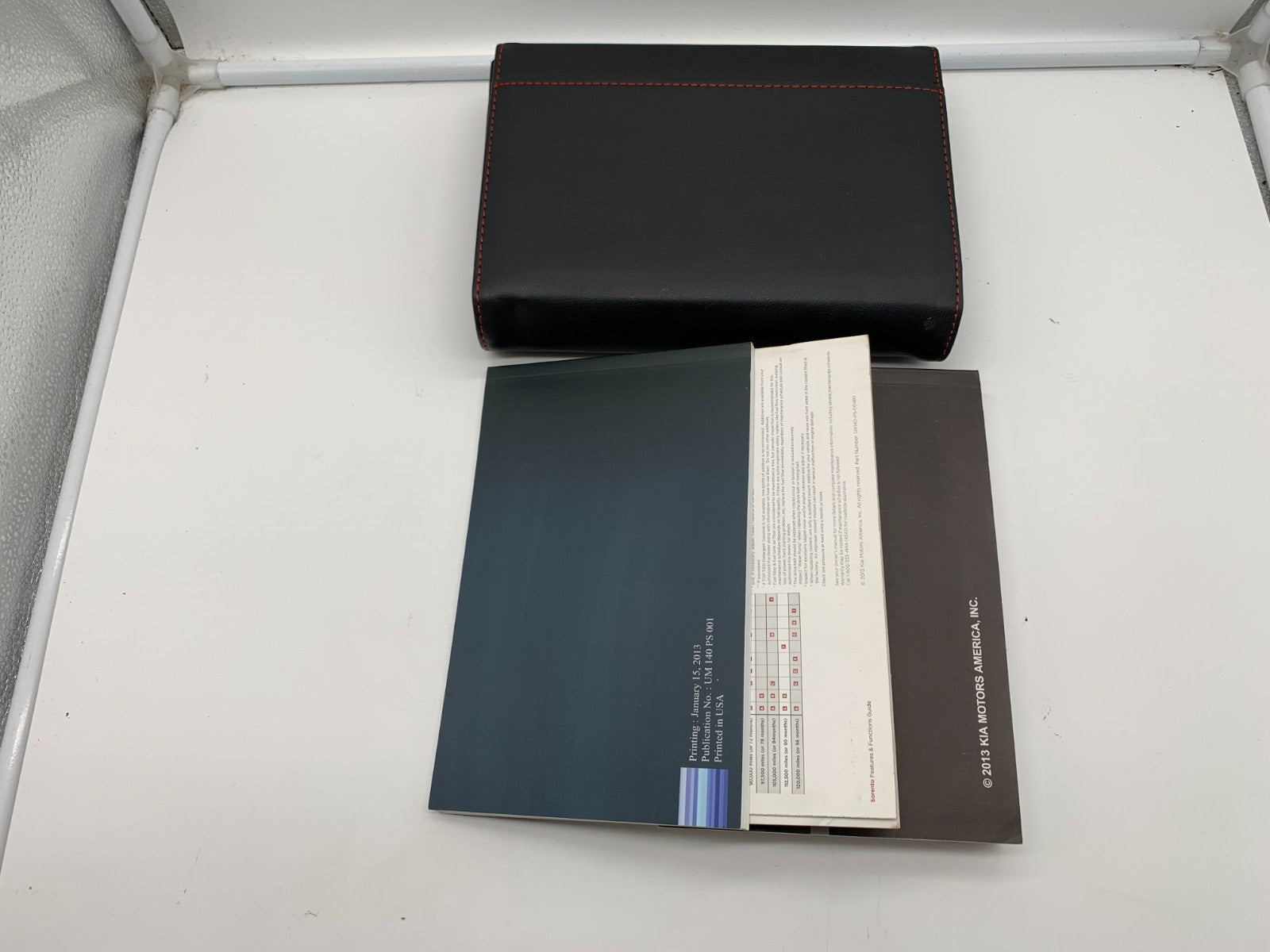 2014 Kia Sorento Owners Manual Set Includes Case OEM