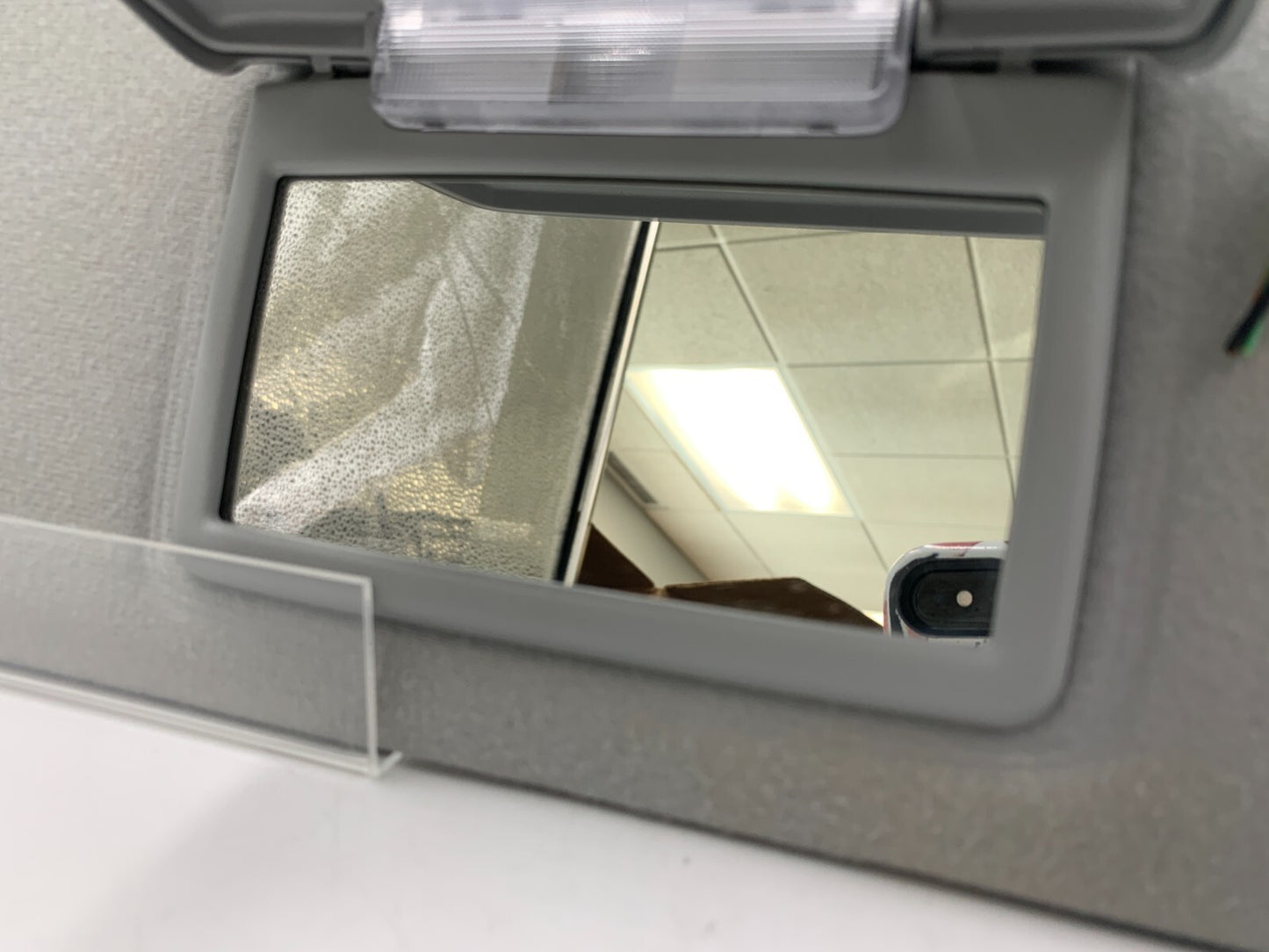 2005-2007 Ford Freestyle Passenger Sun Visor Illuminated Gray OEM C04B21001