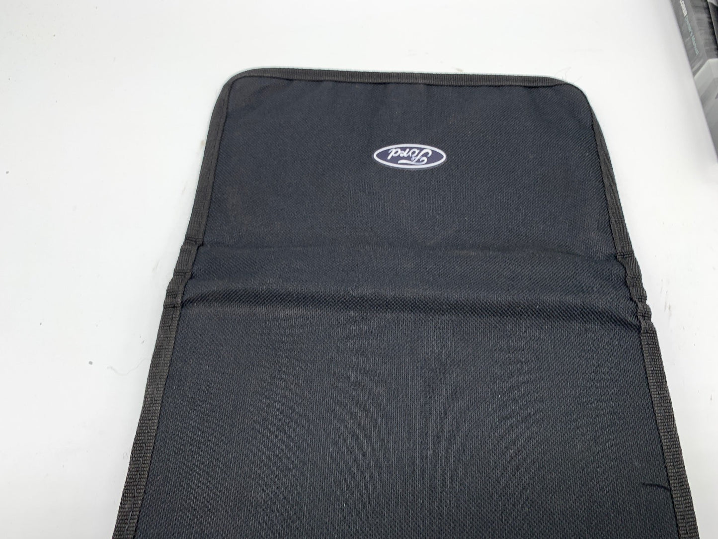 2018 Ford Explorer Owners Manual Set with Case OEM R01B30014
