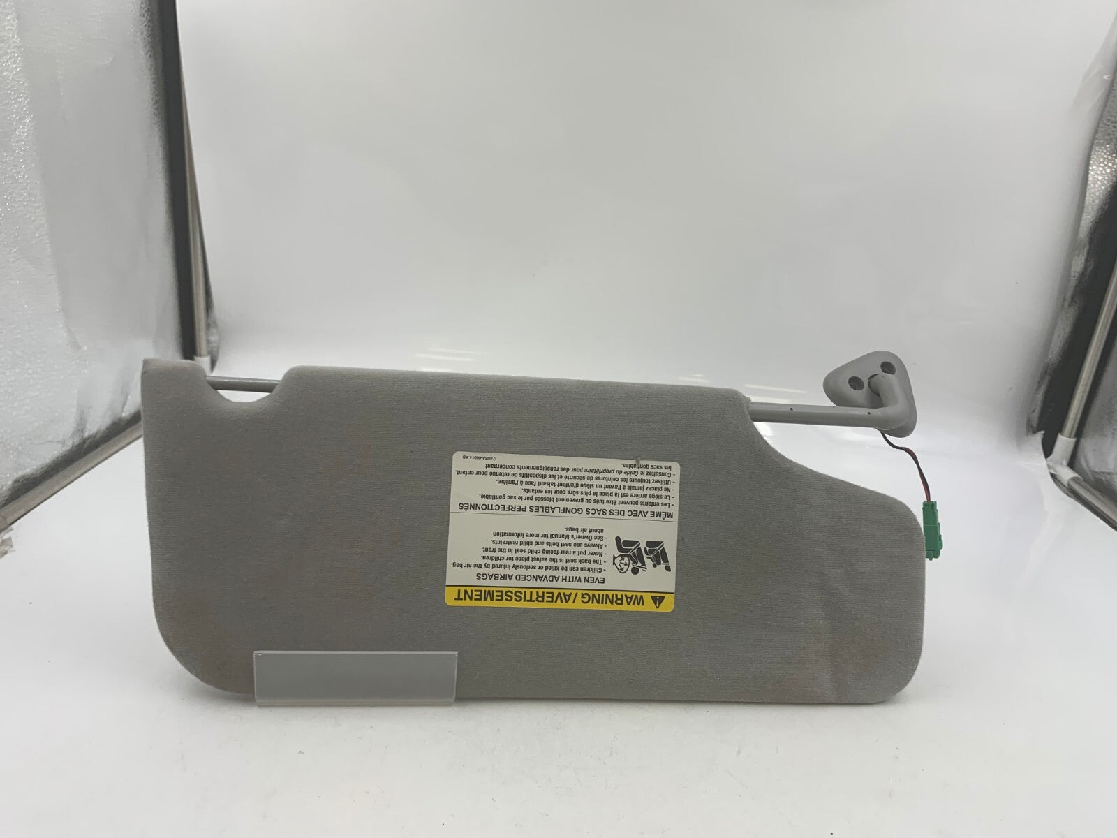 2005-2007 Ford Freestyle Driver Sun Visor Gray Illuminated OEM C03B02087