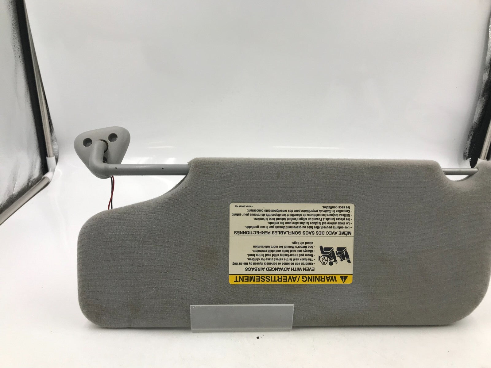 2005-2007 Ford Freestyle Passenger Sun Visor Gray Illuminated OEM D01B66008