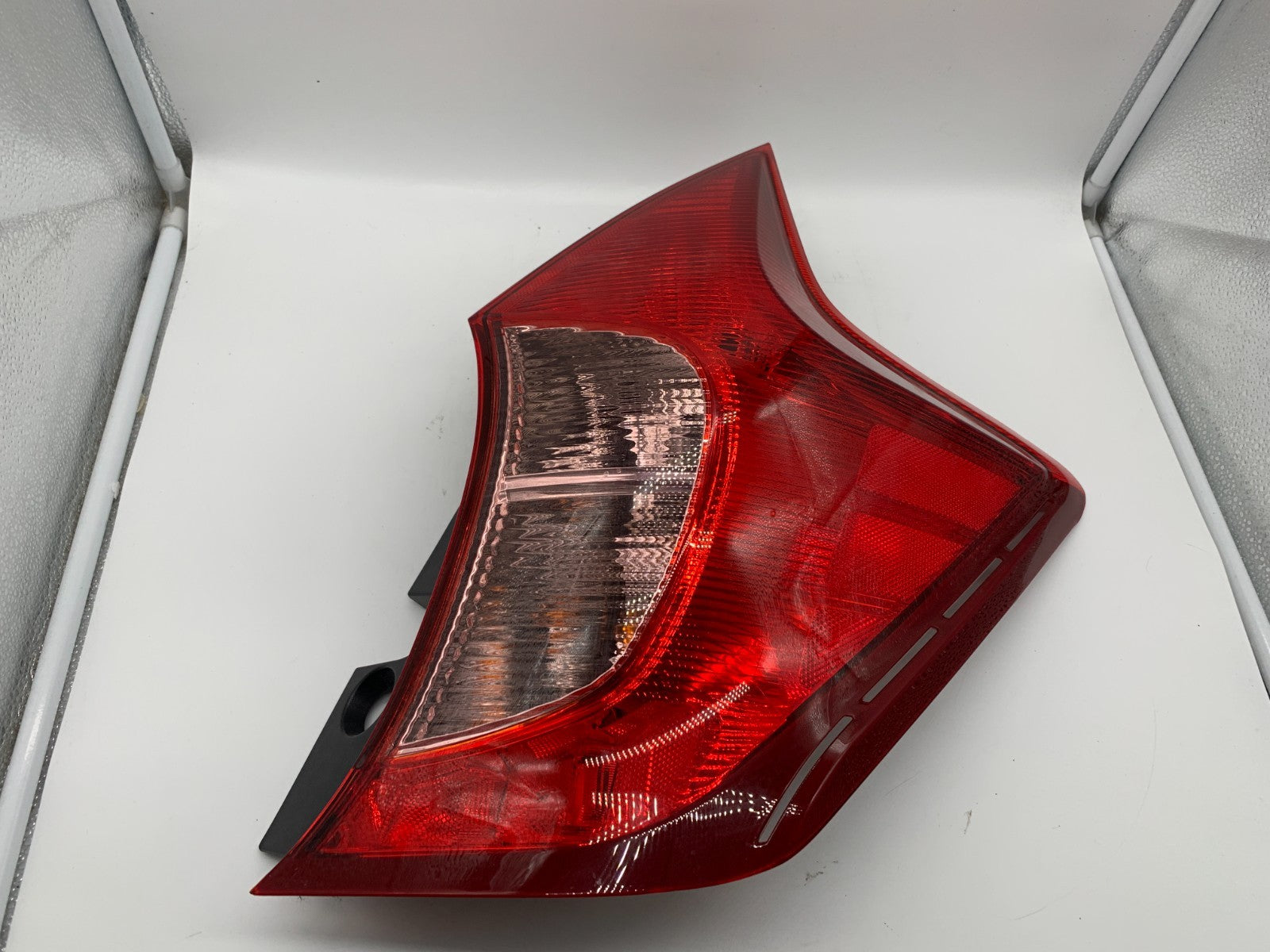 2014-2019 Nissan Versa Hatchback Passenger Side Tail Light Taillight A01B13001