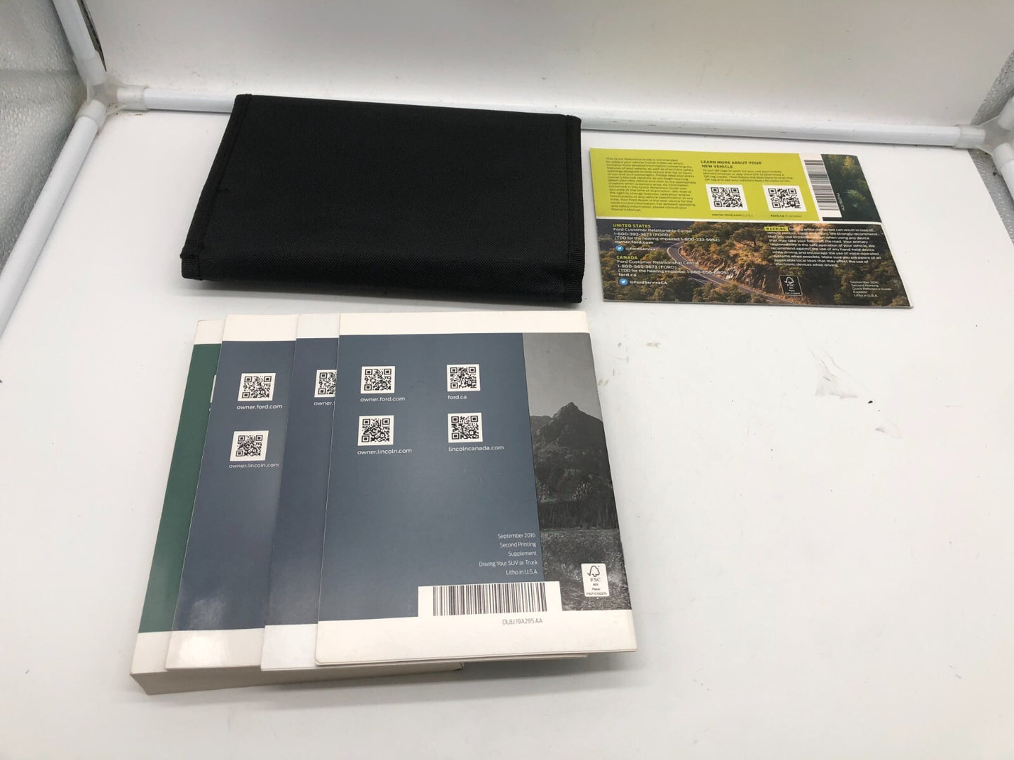 2017 Ford Explorer Owners Manual Set with Case OEM E03B42005