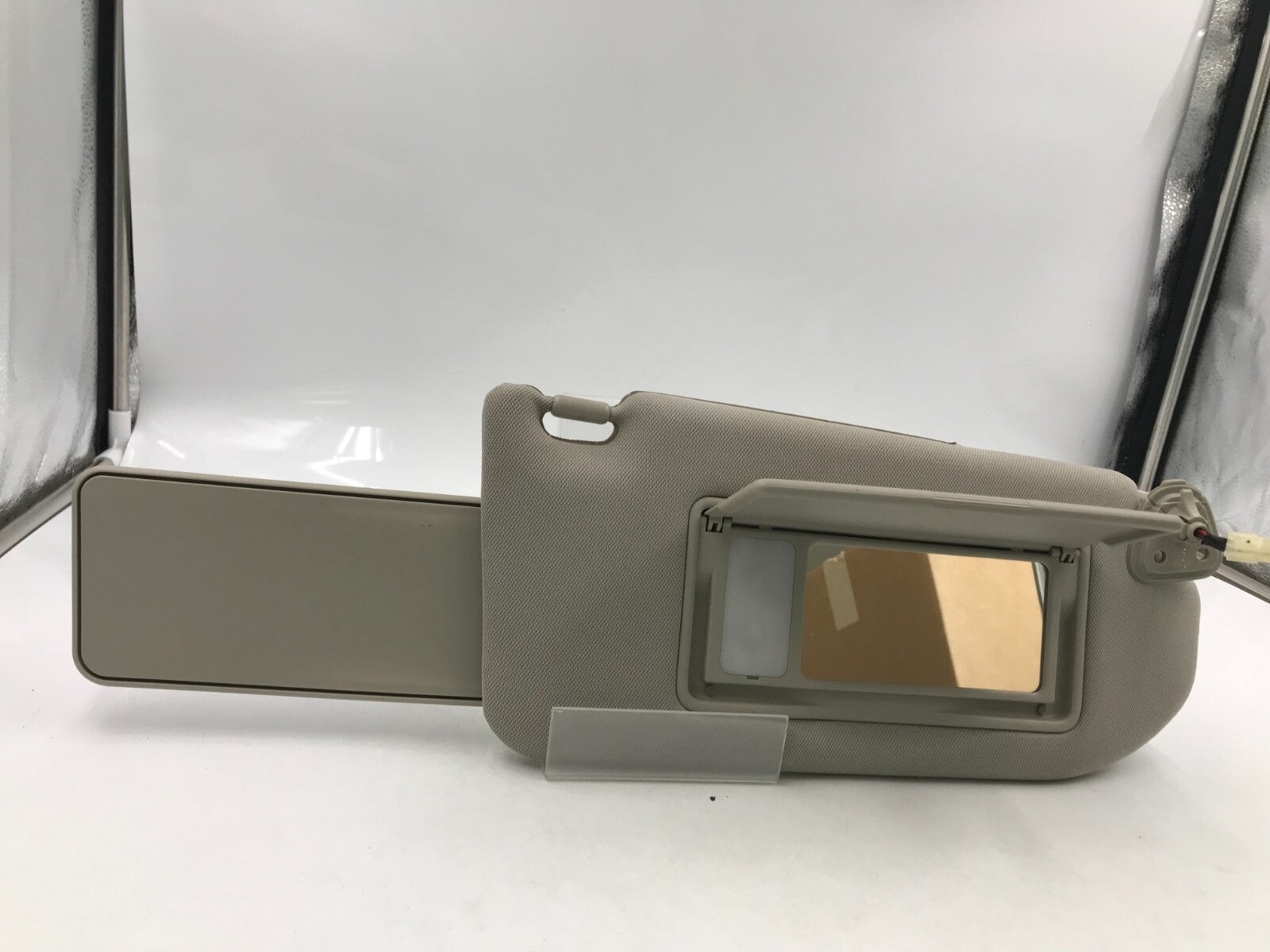 2007-2008 Infiniti G35 Passenger Sun Visor Light Beige Illuminated OEM D01B66009
