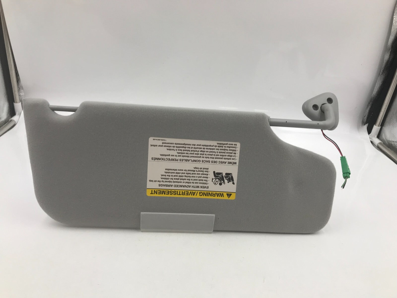 2005-2007 Ford Freestyle Driver Sun Visor Gray Illuminated D01B52082