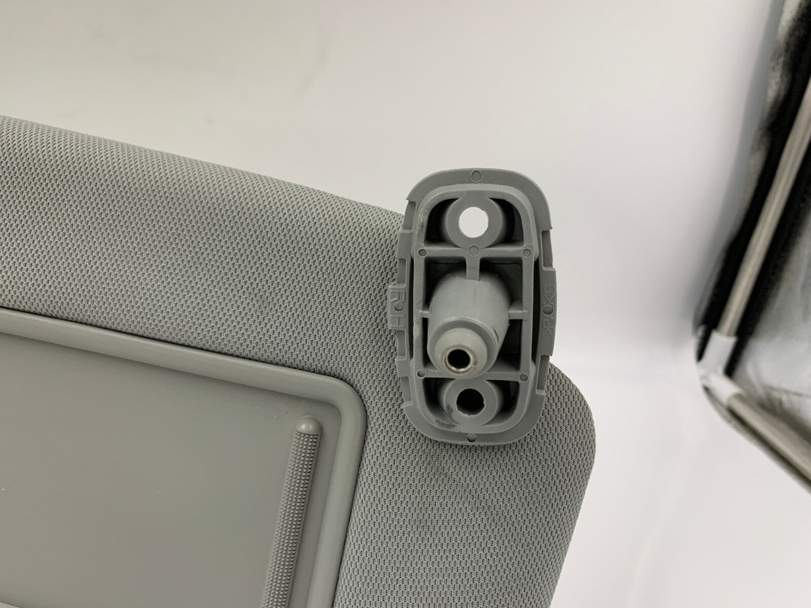 2011-2015 Kia Sorento Passenger Sun Visor Gray OEM C02B19023