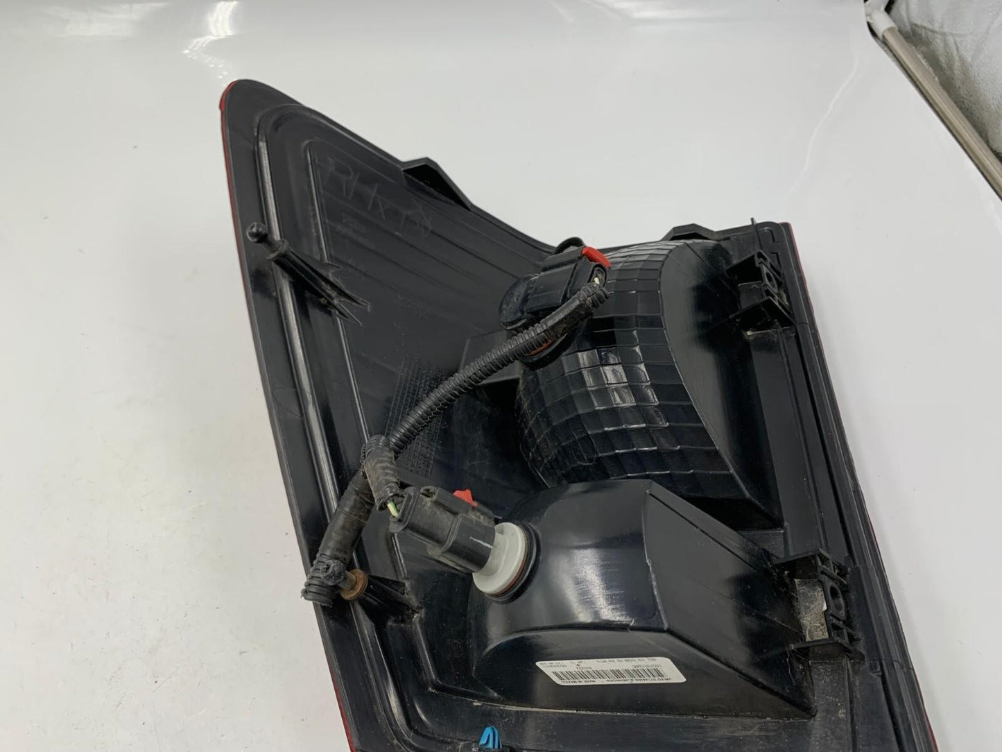 2007-2010 Jeep Grand Cherokee Driver Side Tail Light Taillight OEM D01B69002