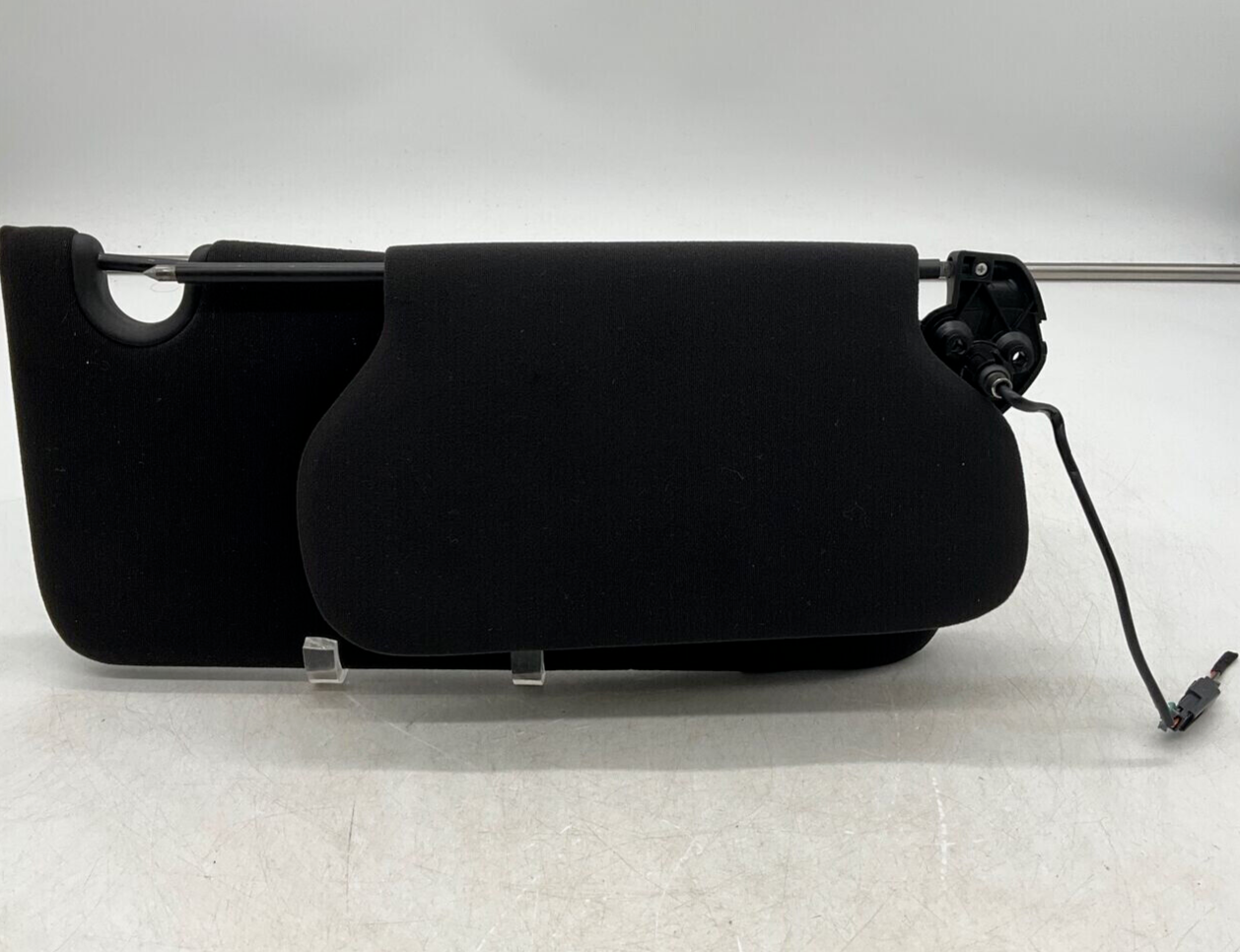 2006-2007 Cadillac DTS Passenger Sun Visor Black Illuminated OEM B02B29017