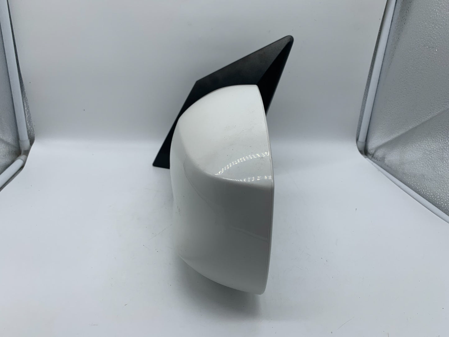 2010-2014 Hyundai Tucson Driver Side View Power Door Mirror White OEM A01B14002