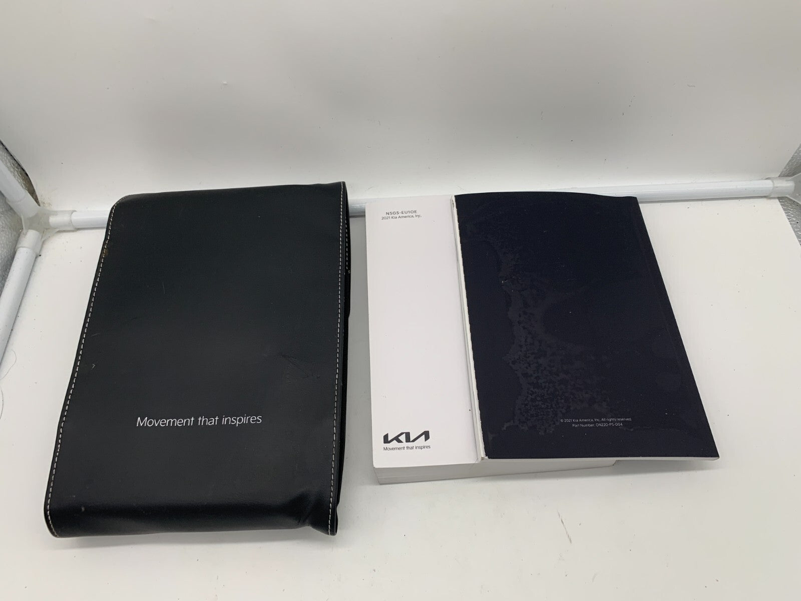 2022 Kia Telluride Sedan Owners Manual Set with Case OEM E01B46009